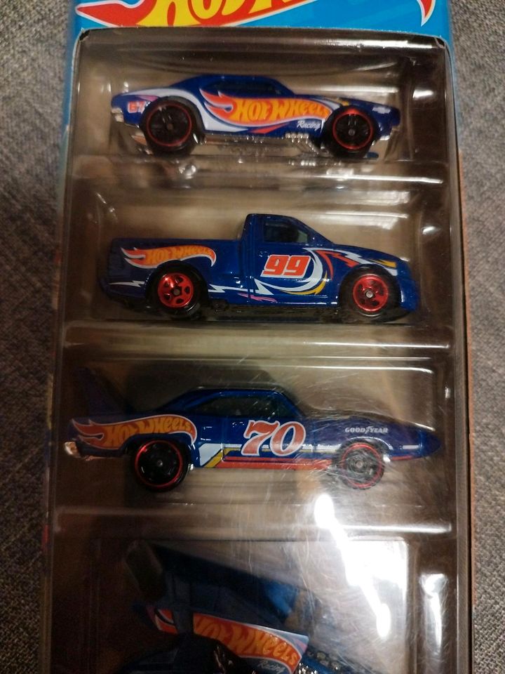 Hot Wheels - 5er Pack - HW Race Team in Moosinning