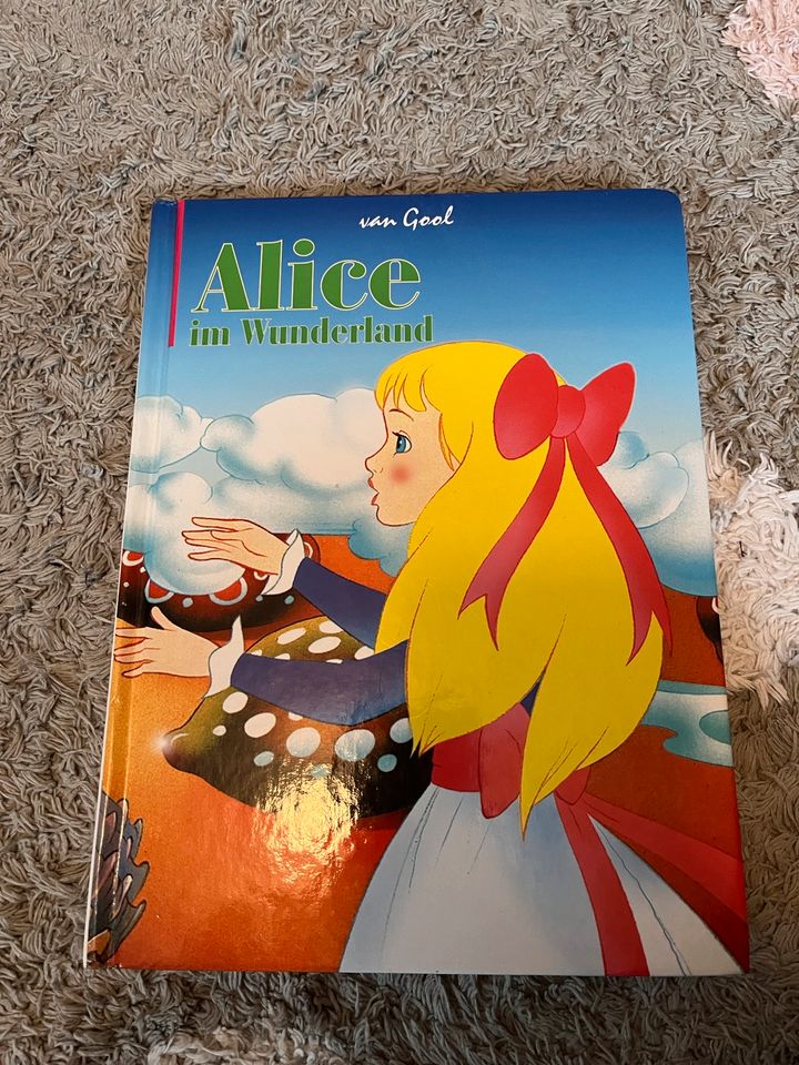 Alice im Wunderland Buch in Treuchtlingen