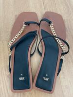 Schwarze goldene Sandalen Zara Saarbrücken-West - Altenkessel Vorschau