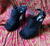 90s Schwarze Samt Plateausandalen High Heels Platforms Peeptoes Bochum - Bochum-Südwest Vorschau