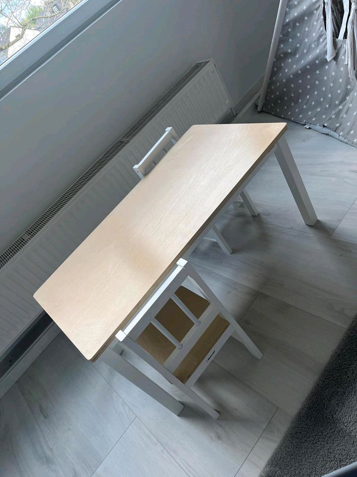 Betzold Tisch mit 2 Stühlen Kindertisch in Bochum