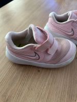 Nike Kinderschuhe Mädchenschuhe Sportschuhe Gr. 23 / 23,5 (13 cm) Baden-Württemberg - Hügelsheim Vorschau