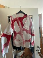 rot weißer knitted strickjacke cardigan mit herzen von Adler Nordrhein-Westfalen - Leverkusen Vorschau