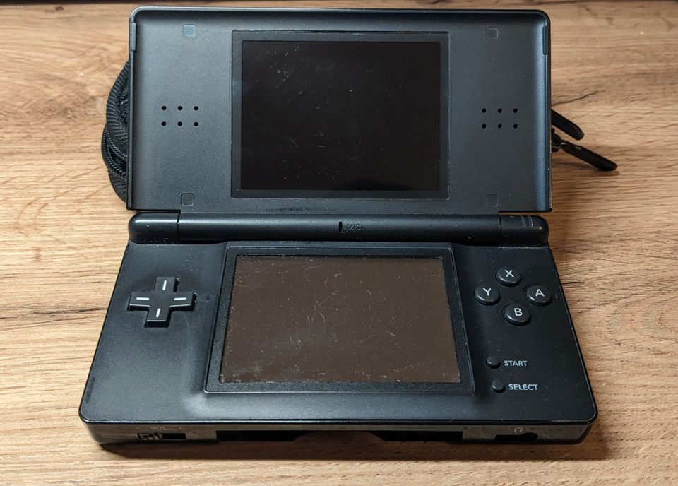 Nintendo DS Lite USG-001 Teildefekt in Eging am See