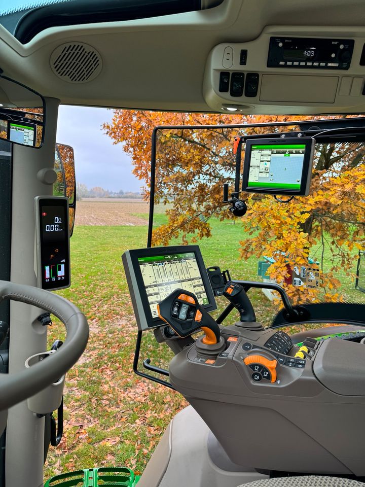 Neue Klappbare Halterung für John Deere 6R Gen 4 Zusatzmonitor in Grevenbroich