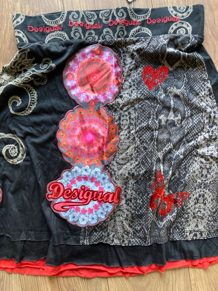 Desigual Rock schick schimmerndes rot gold NEU in Ratingen