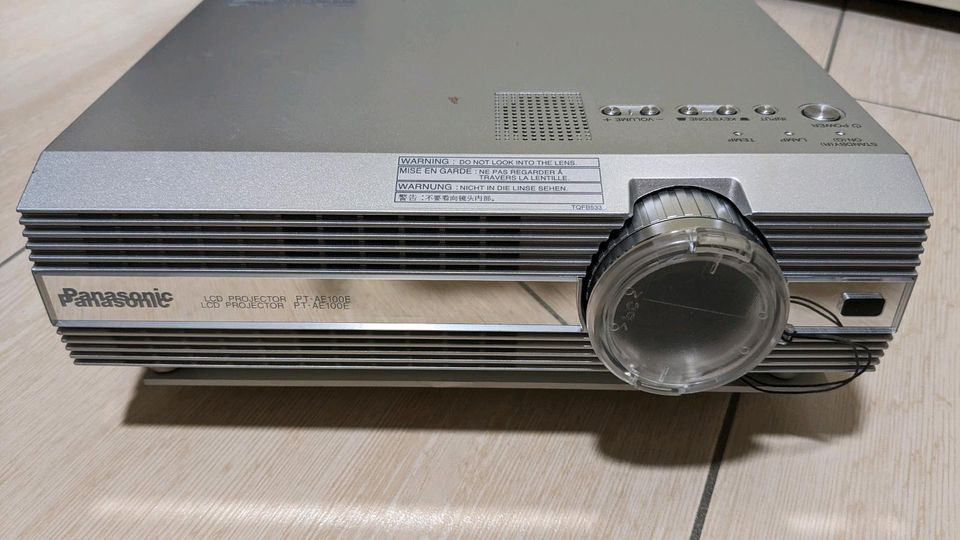 Panasonic PT-AE 100 E Beamer incl. Halteplatte für Deckenmontage in Paderborn