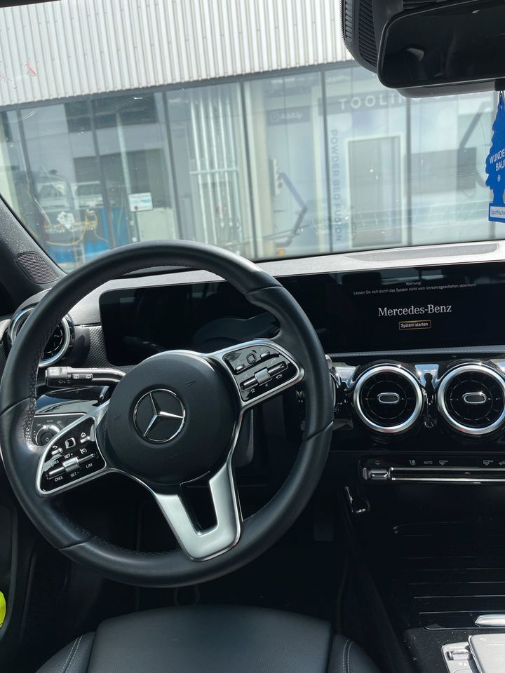 Kompaktfahrzeug mieten: Mercedes A Klasse (Automatik) 69€ Pro Tag in Aachen