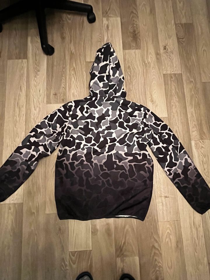 Addidas Regenjacke Camouflage weiß grau Gr.M in Freital