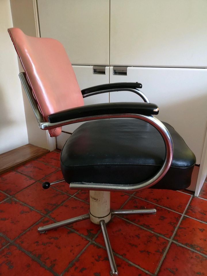 Barbier Chair Friseurstuhl Easy Chair 50er Jahre in Friedrichstadt