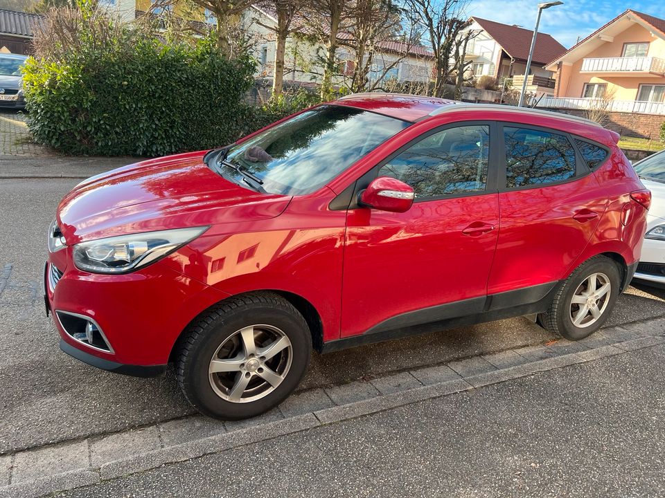 Hyundai IX 35 mit Standheizung und neu tüv in Karlsbad