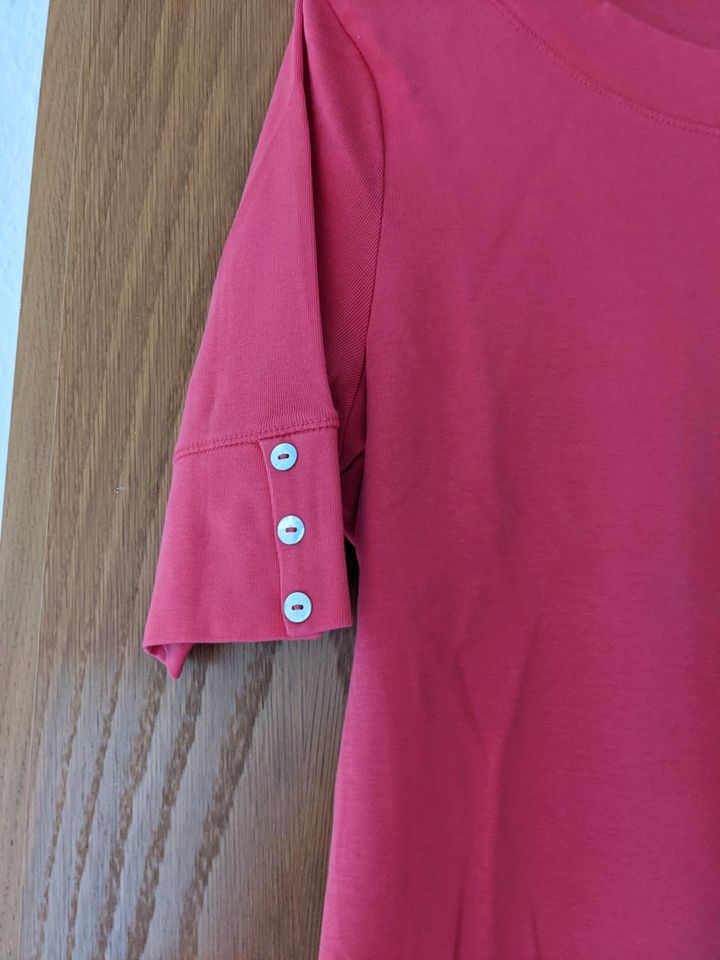 Damen T-Shirt rot Public Größe 42 neuwertig in Weener