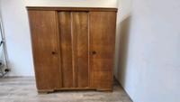 #A DDR Kleiderschrank Schrank dreitürig Holz furniert Schnitzerei Sachsen - Burgstädt Vorschau