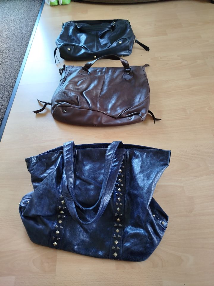 Leder Handtasche in schwarz - siehe Bilder !! Versand möglich !! in Leipzig