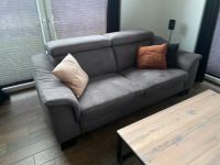 Sofa 2,5-Sitzer mit verstellbarer Nackenstütze Niedersachsen - Esens Vorschau