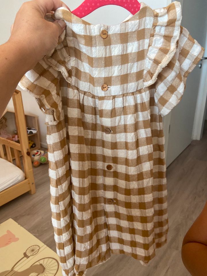 Kinderkleid von ZARA 98 in Weil am Rhein