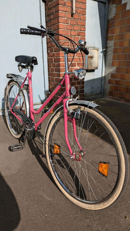 Schickes rosa Flamme Fahrrad Damenrad, eingestellt + top Zustand! in Berlin