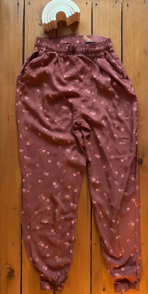 ✶H&M✶ Sommerhose Hose Jogger PULL-ON Gr. 140 Mädchen Blumen in Kiel