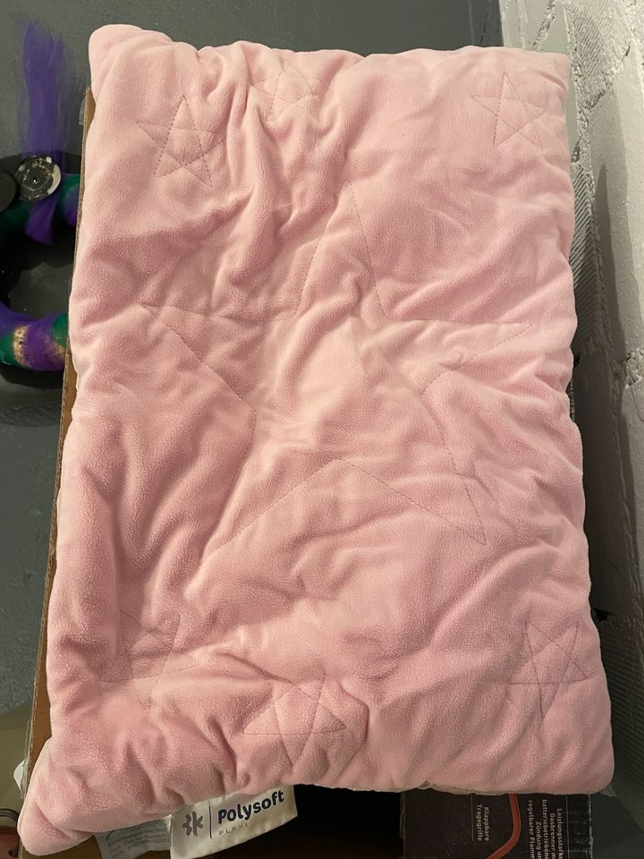 Kinderbett mit Matratze wickelauflage Kissen und Bettdecke in Sprockhövel