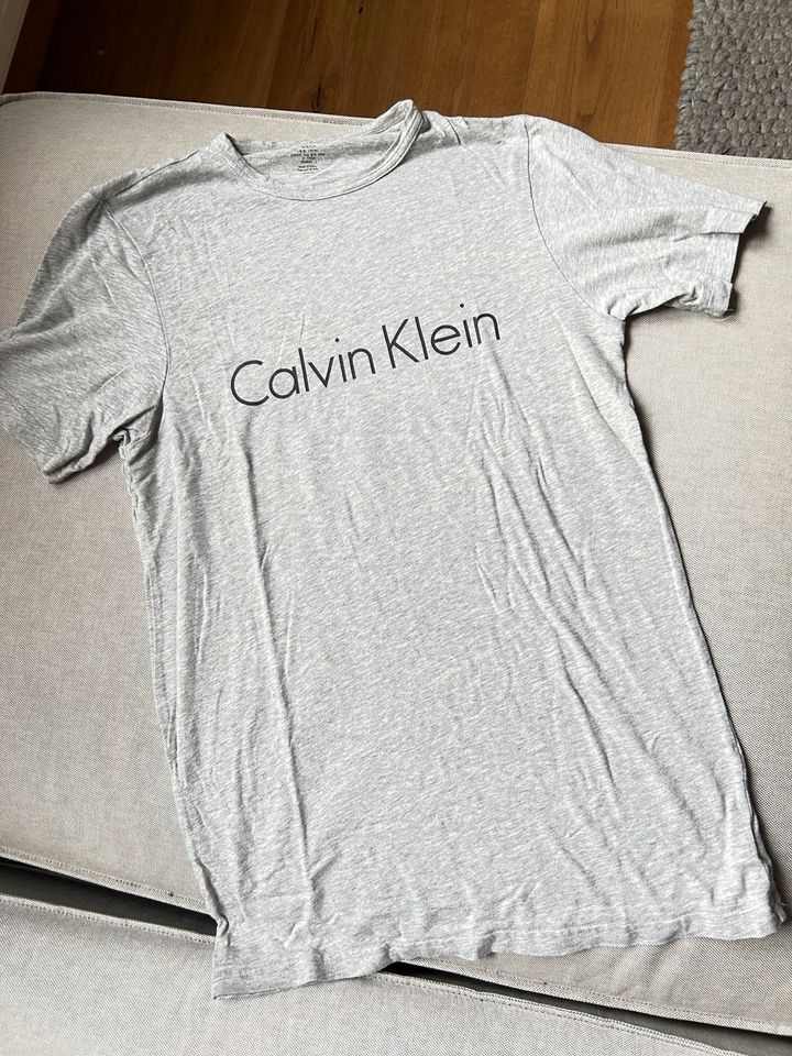 Calvin Klein, T-Shirt, grau, Größe S. Top. in Essen