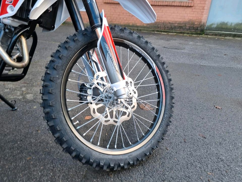 Rieju Marathon Pro 125i CROSS LC Euro5 MODELL 2024 NEU SOFORT in Wermelskirchen