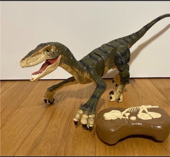 Wie Neu! Ferngesteuerter Dinosaurier elektrischer Dino Geschenk in Harsefeld