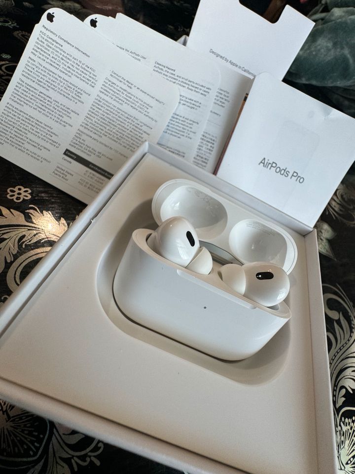 Apple AirPods 2 Gen in Berlin