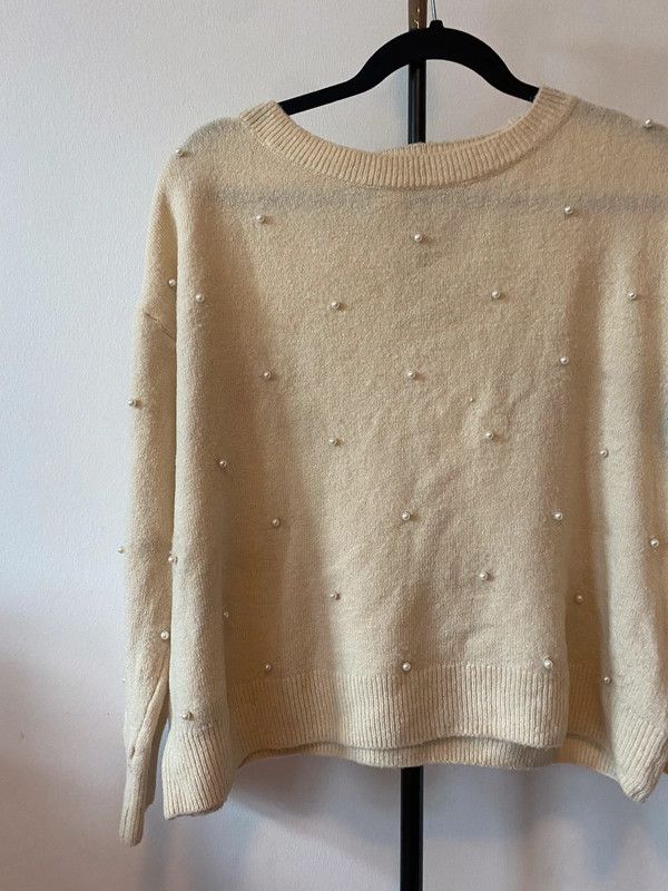 Cremefarbener Pullover mit Perlen, H&M in Erlangen