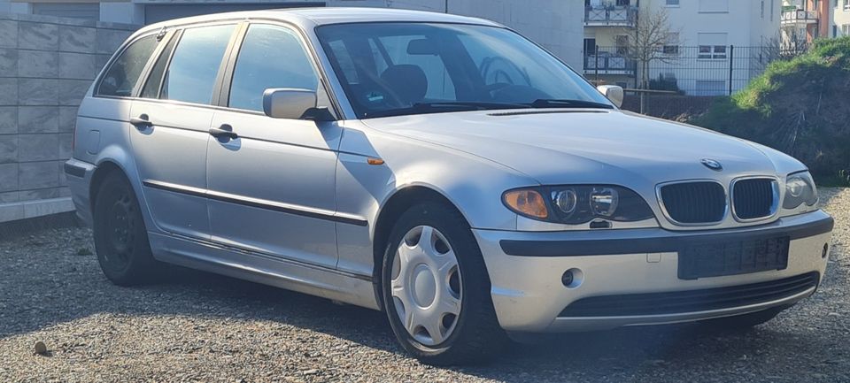 BMW 318I FL XENON NAVI AHK SHADOWLINE TELEFON TÜV 07/24 in Riedlingen