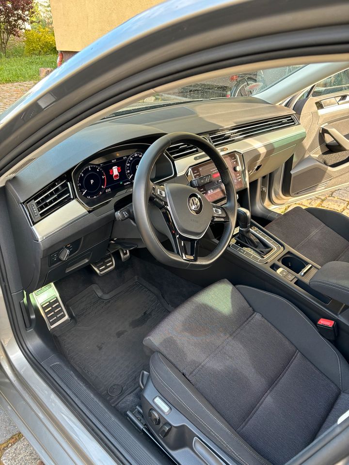 VW Passat, 2,0 TDI, DSG, LED, Virtual Cockpit, Frontscheibenhzg. in Magdeburg