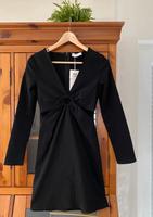 Gr. M * NEU * BERSHKA Kleid mit Cut-outs * schwarz Brandenburg - Dallgow Vorschau