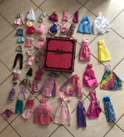 Barbie Kleiderschrank Bekleidung/Schuhe/Zubehör zu verkaufen Nordrhein-Westfalen - Düren Vorschau