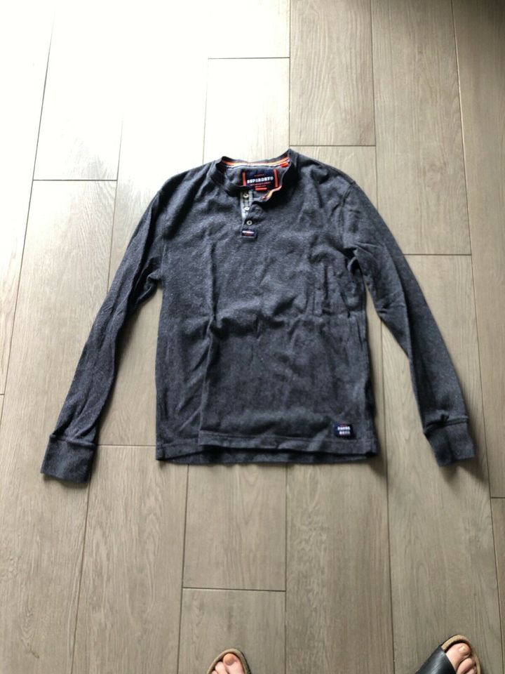 Superdry Herrenpullover mit Knöpfen GrXL (L) in Scharbeutz