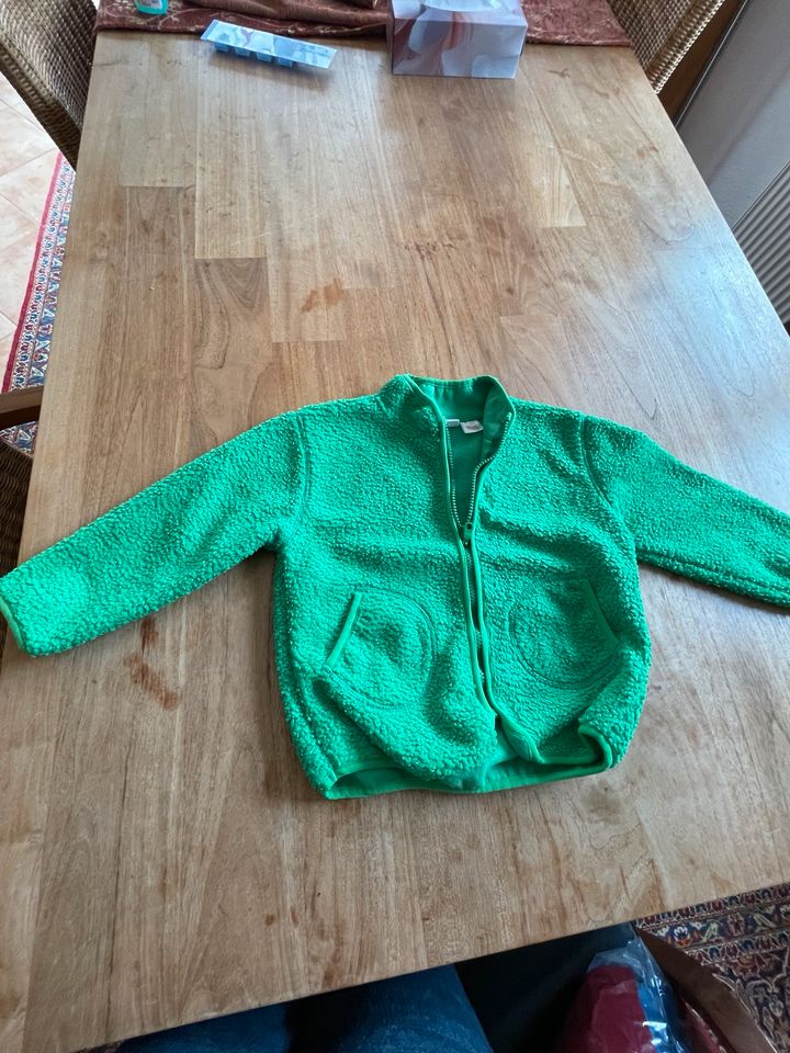 ZARA FLEECE/TEDDYJACKE FÜR MÄDCHEN GR 98 in Eislingen (Fils)