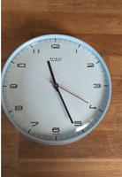 Weimar Quartz Wanduhr, 70er-80er DDR 26cm Durchmesser grau top Sachsen-Anhalt - Gardelegen   Vorschau