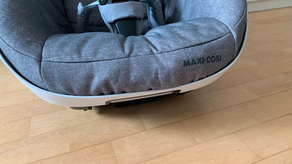 Maxi Cosi Pearl inkl. 2 Way Family Station - absolut Neuwertig! in Düsseldorf