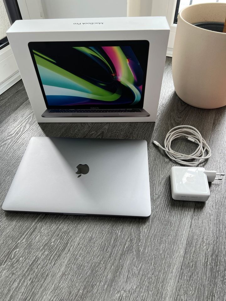 Apple MacBook Pro M1 2020 A2338 (512GB, 8GB, M1) in Paderborn