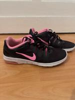 Nike Schuhe rosa schwarz Berlin - Wilmersdorf Vorschau