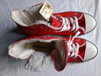 Original rote Converse Sneaker mit Innenfellbesatz Frankfurt am Main - Nordend Vorschau