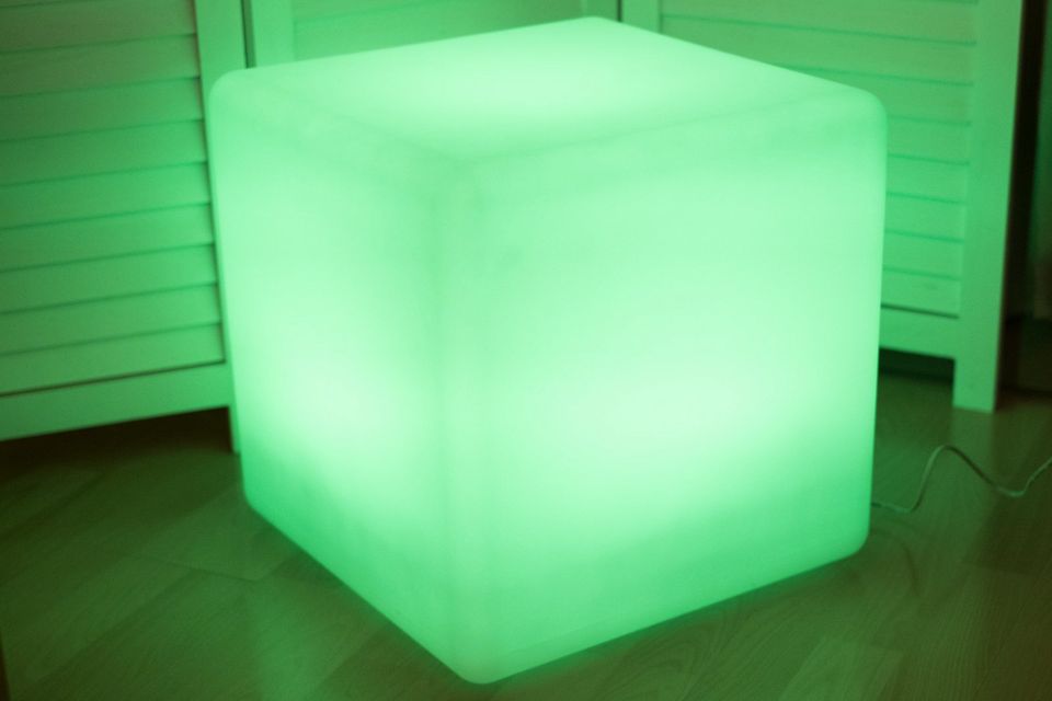 beleuchteter LED Cube Würfel Farbwechsel mit Fernbedienung in Gütersloh