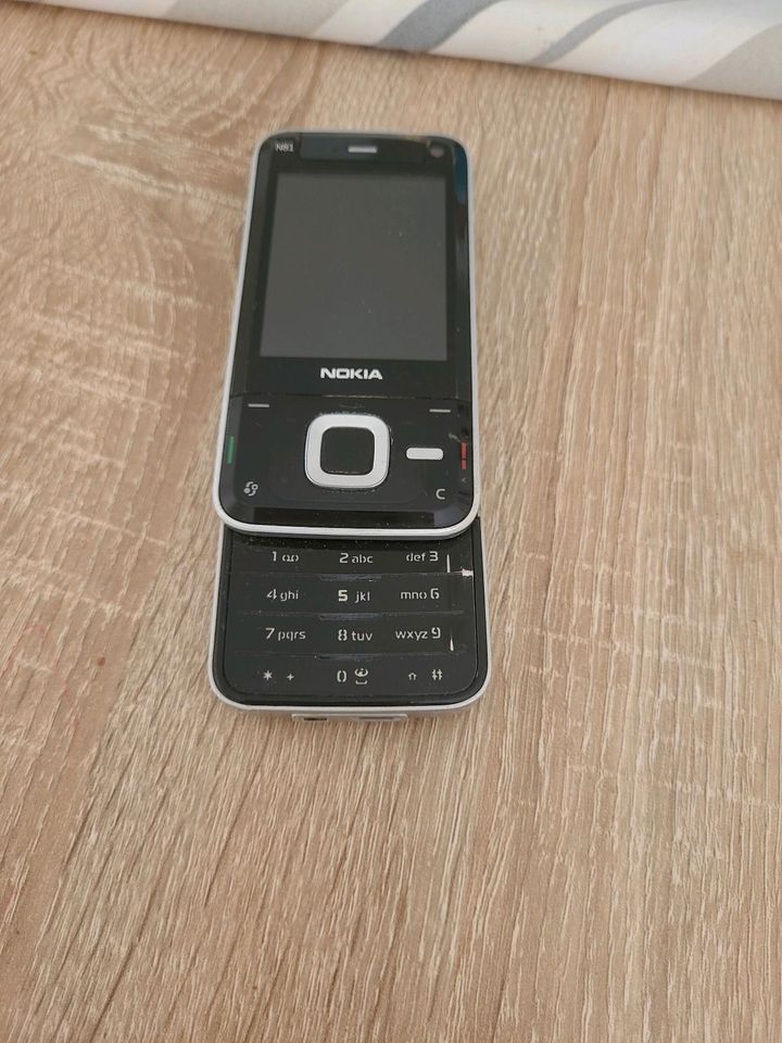 Nokia N Serie N81 in Treben