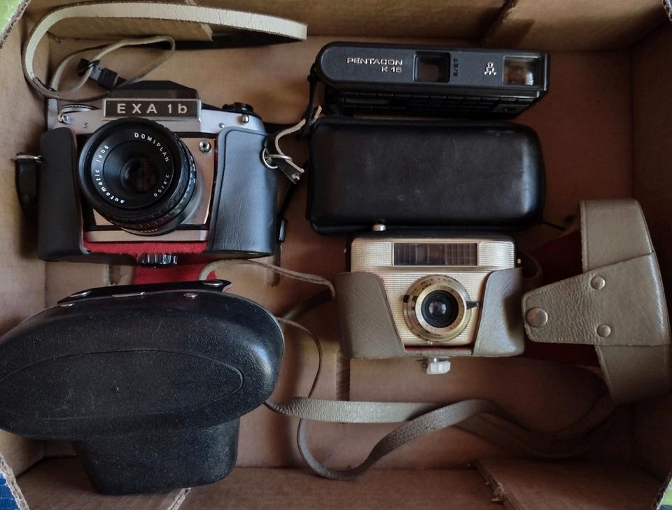 4x alte Fotoapparate mit Taschen in Lutherstadt Wittenberg