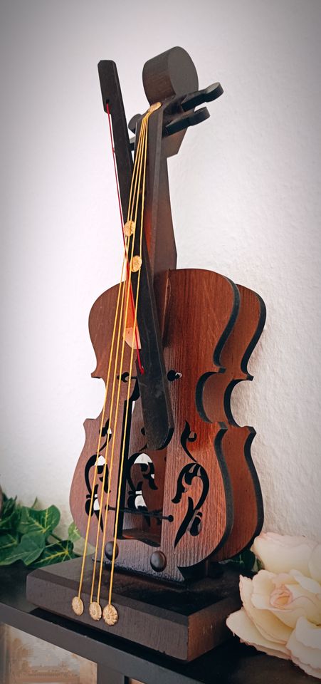 Violine Geige Streichinstrument Holz Skulptur Modell Deko Musik in Seevetal