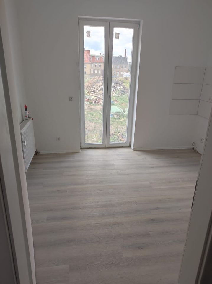 Schöne günstige 3 Zi-Wohnung mit großem Balkon! Erstbezug nach Sanierung!!!! in Dessau-Roßlau
