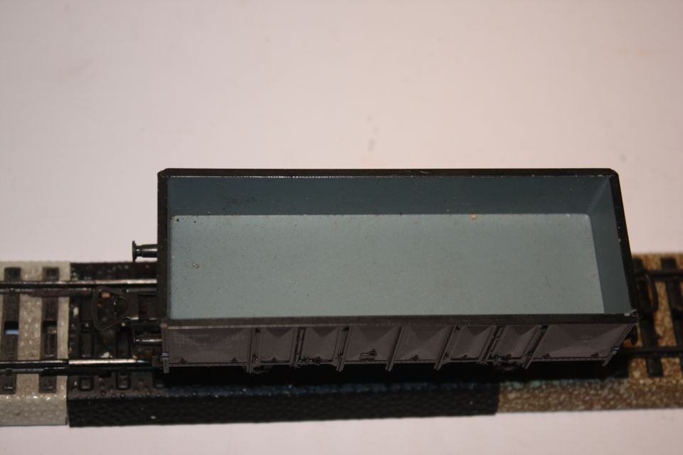 PIKO 6444 H0 Hochbordwagen Güterwagen schwarz 2 Achsen 10,2 cm in Ahlen