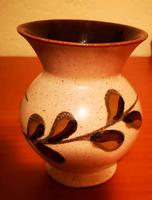 Vase DDR VEB Strehla, Höhe: 13 cm, Handarbeit mit floralen Dekor Brandenburg - Wittstock/Dosse Vorschau