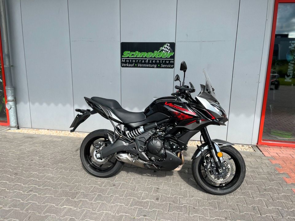 Kawasaki Versys 650 ABS mit Koffern in Lage