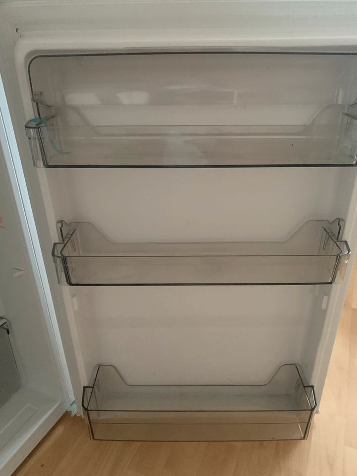 Kühlschrank + Frostkammer. 2 zum Preis von 1 in Warstein