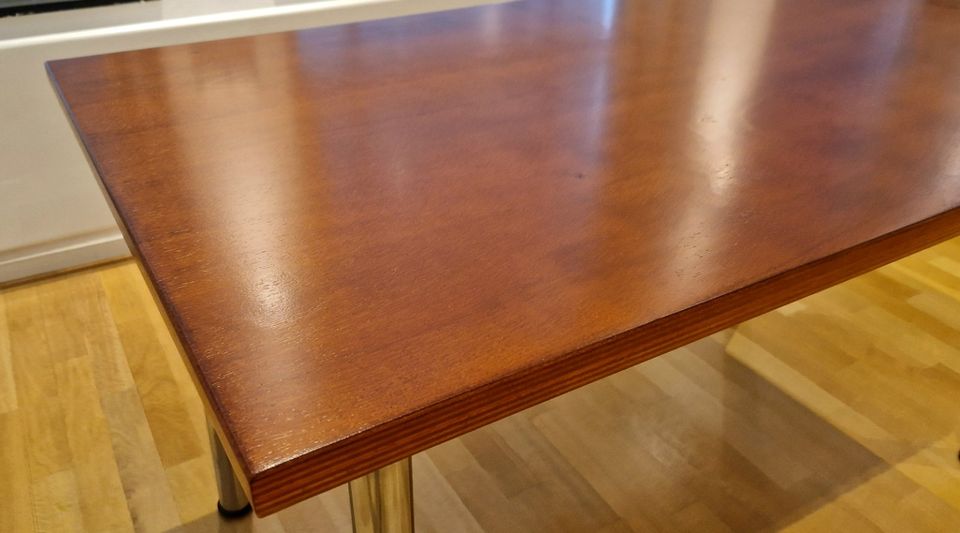 Holztisch Tisch Multiplex Mahagoni Lack-Lasur mit Chrom-Beinen in Heidelberg