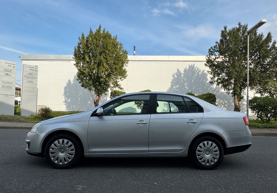 Volkswagen Jetta 1.6  V Trendline*1.Hand*Erst 87 Tkm*Klima* in Düsseldorf